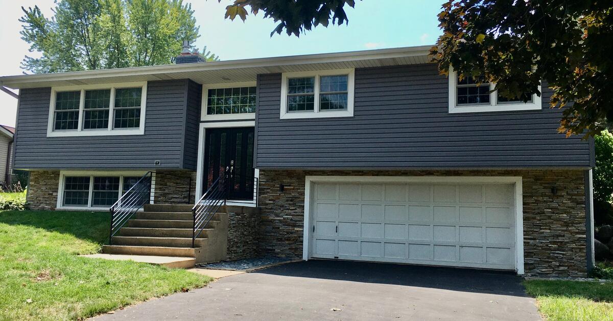 WAUNAKEE HOME FOR SALE for 379900 in Dousman, WI Finds — Nextdoor