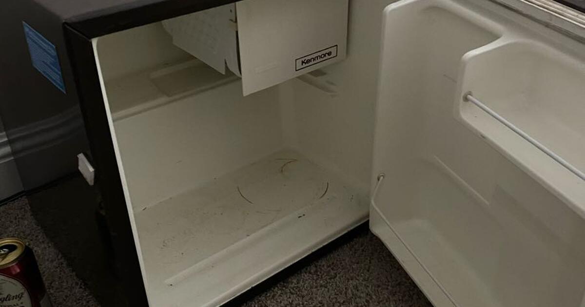 Kenmore mini fridge for 20 in Niceville, FL For Sale & Free — Nextdoor