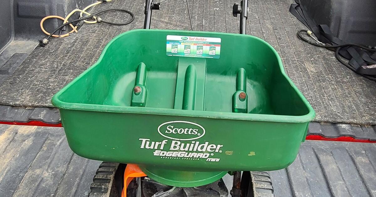 Scott's turfbuilder edgeguard mini for $20 in Peoria, IL | For Sale ...