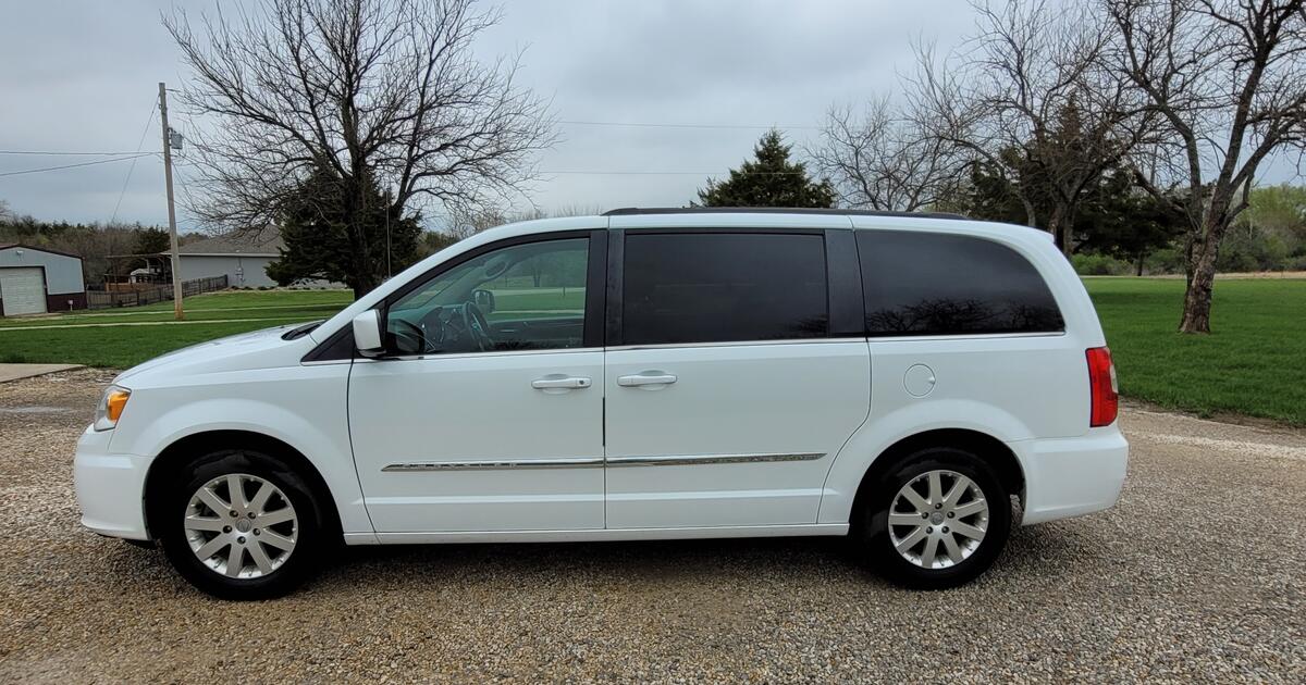 2014 Chrysler Town & Country Minivan for $6000 in Topeka, KS | For Sale ...