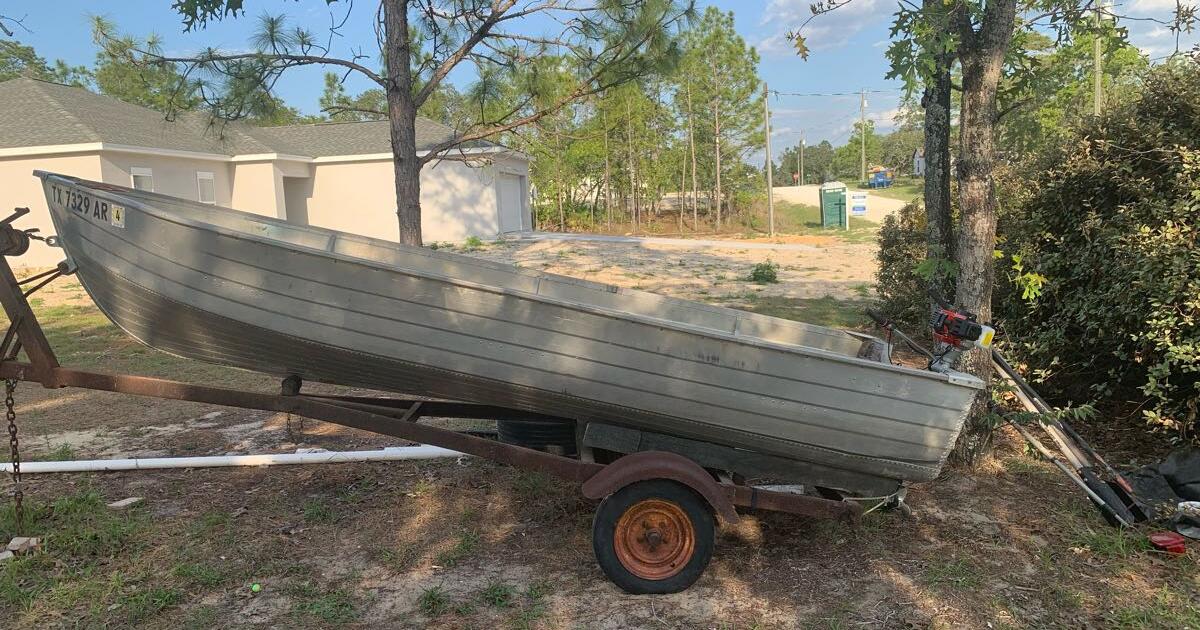 Boat, BRAND NEW Motor, w/ trailer for 800 in Weeki Wachee, FL Finds