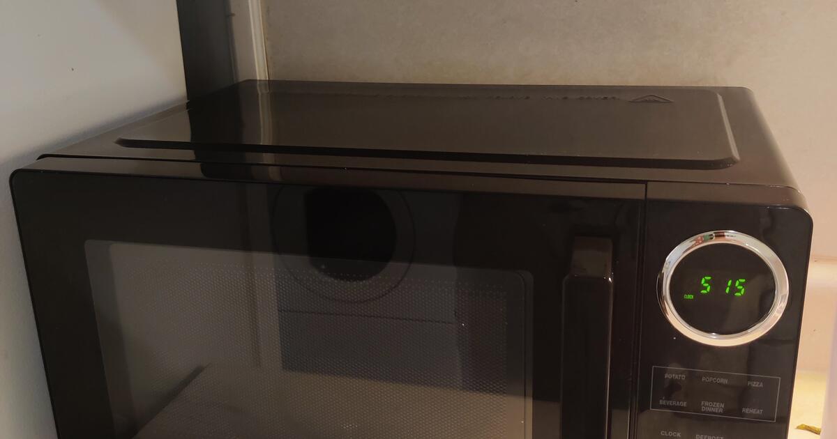 MOVE OUT SALE Part 1: Electronics - Microwave, Coffee Maker, Blender ...