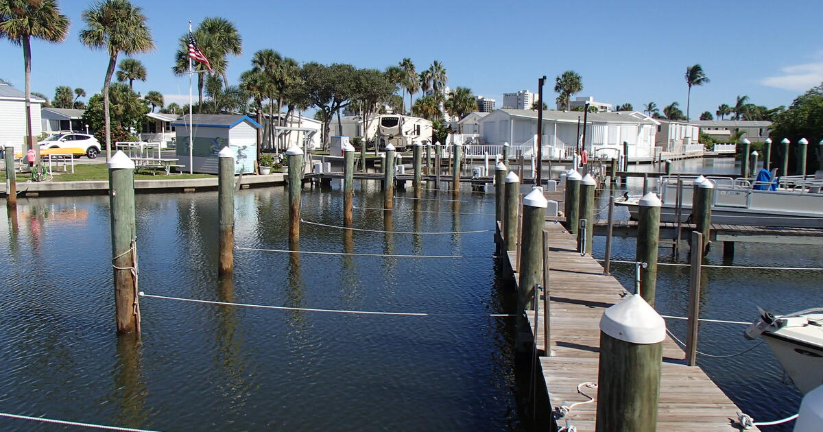 1 Bed 1Bath Annual rental in Ocean Resorts on North Hutchinson Island