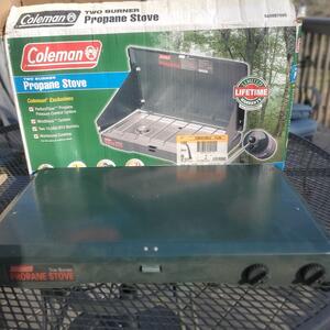 COLEMAN 2 BURNER PROPANE CAMPING STOVE