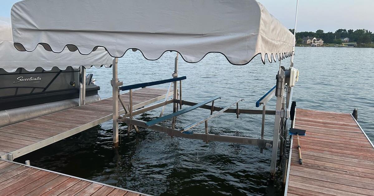 20’ Hewitt freestanding Canopy & Shoremaster electric lift for $5000 in ...