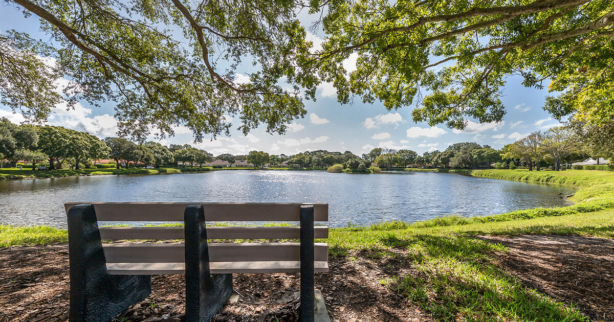 New Listing in Chestnut Creek Estates for 529900 in Venice, FL For