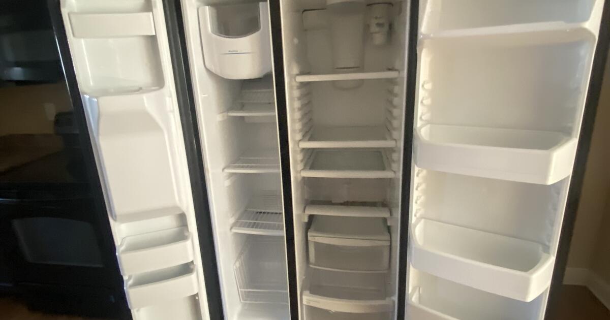 APPLIANCES OLD BUT WORK ALL 4 for 200 for 200 in Fayetteville, NC