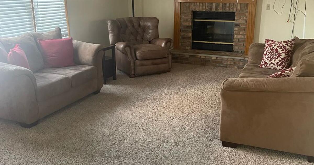 Couches, kitchen table and dining table for 750 in Cedar Rapids, IA