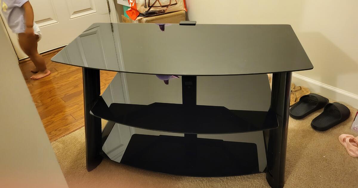 TV Stand for 45 in Greensboro, NC For Sale & Free — Nextdoor