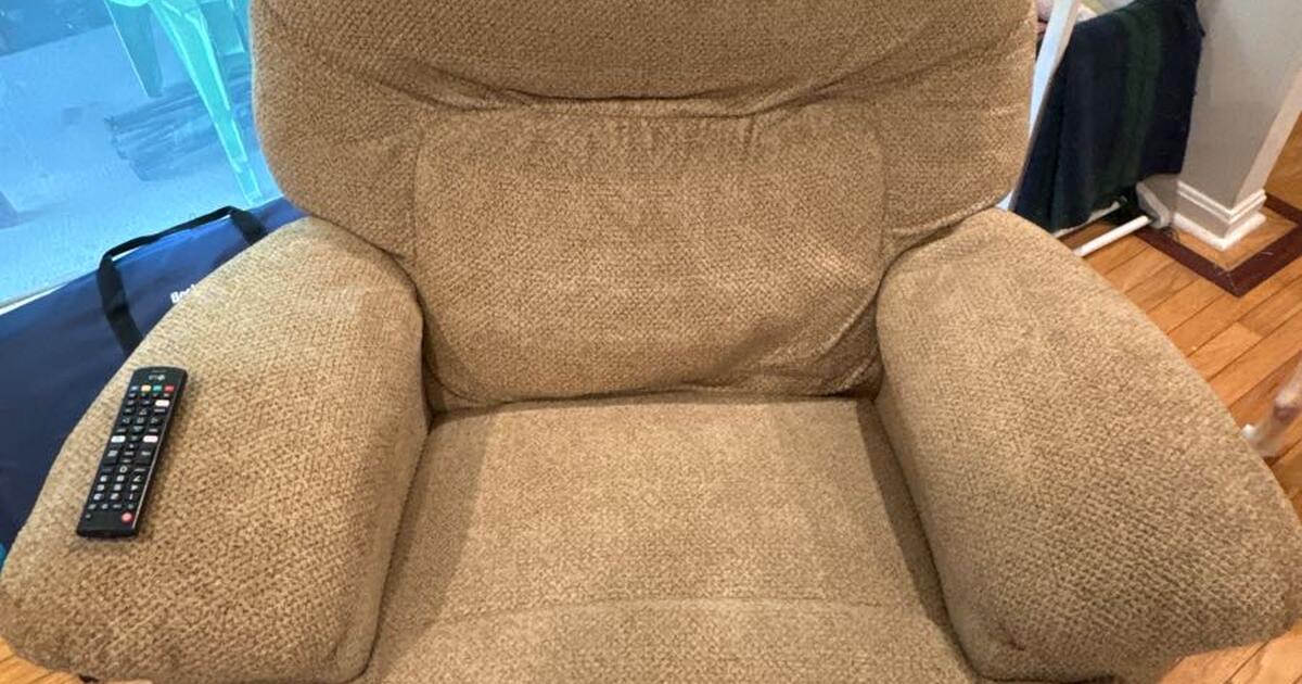 FREE FREE FREE!!!! Sectional and recliner for Free in Louisville, KY