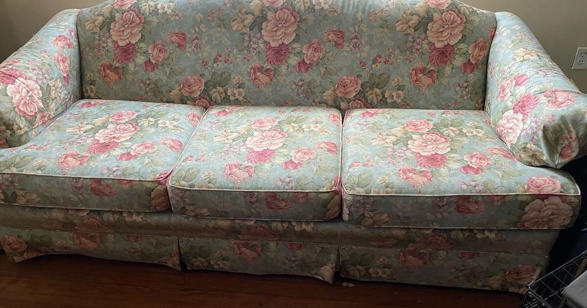 Pennsylvania House Sofa for Free in Charlottesville, VA For Sale