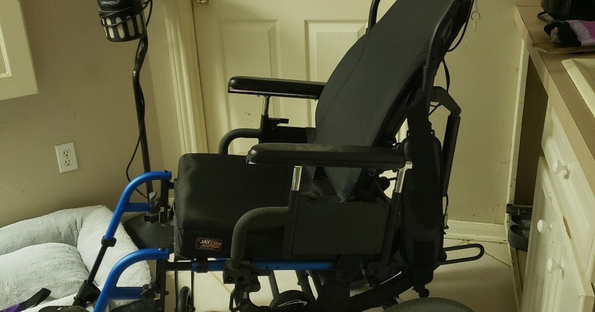 Wheelchair Custom in great condition barely used. for 300 in Conroe