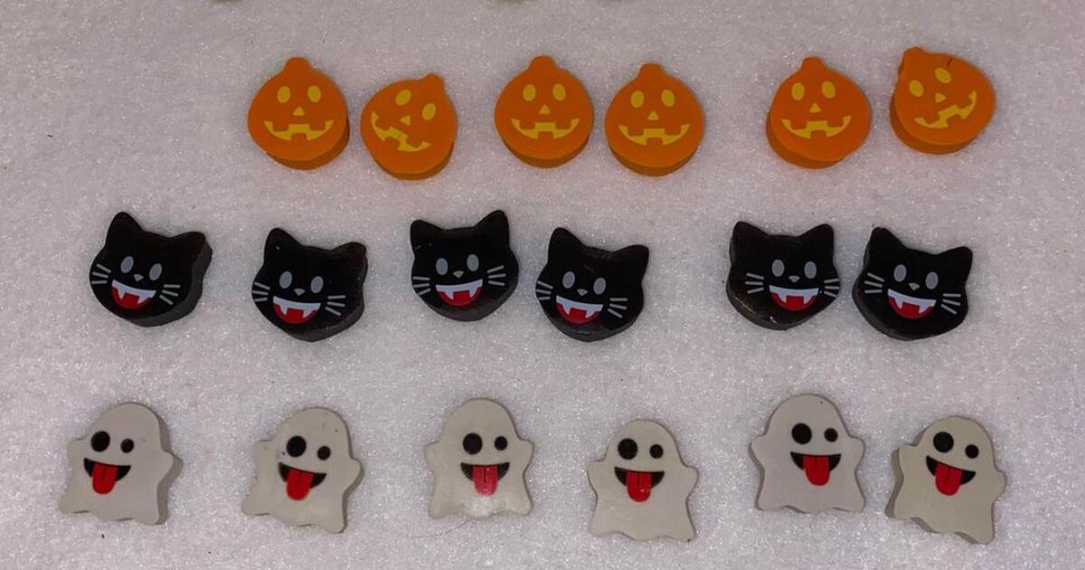 Lot 24 pieces Halloween eraser erasers New B009 for 5 in Whittier, CA