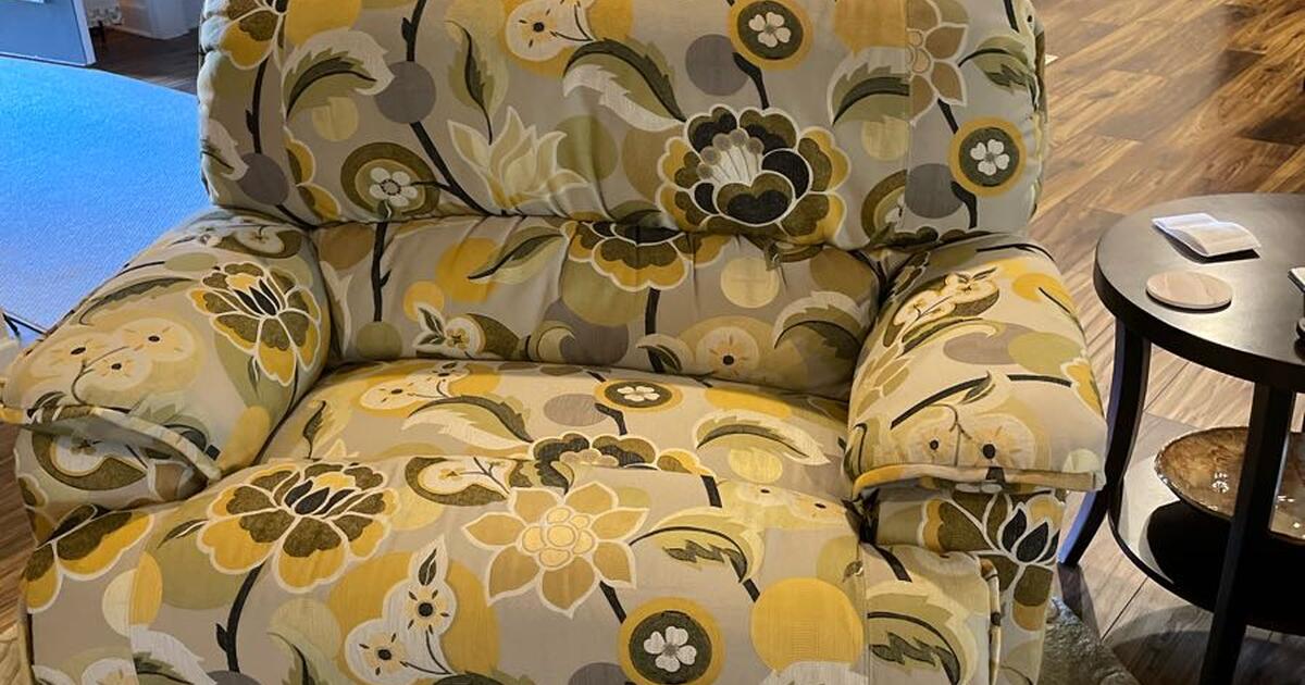 LAZYBOY “CHAIR AND A HALF” Recliner for 250 in Greensboro, GA For