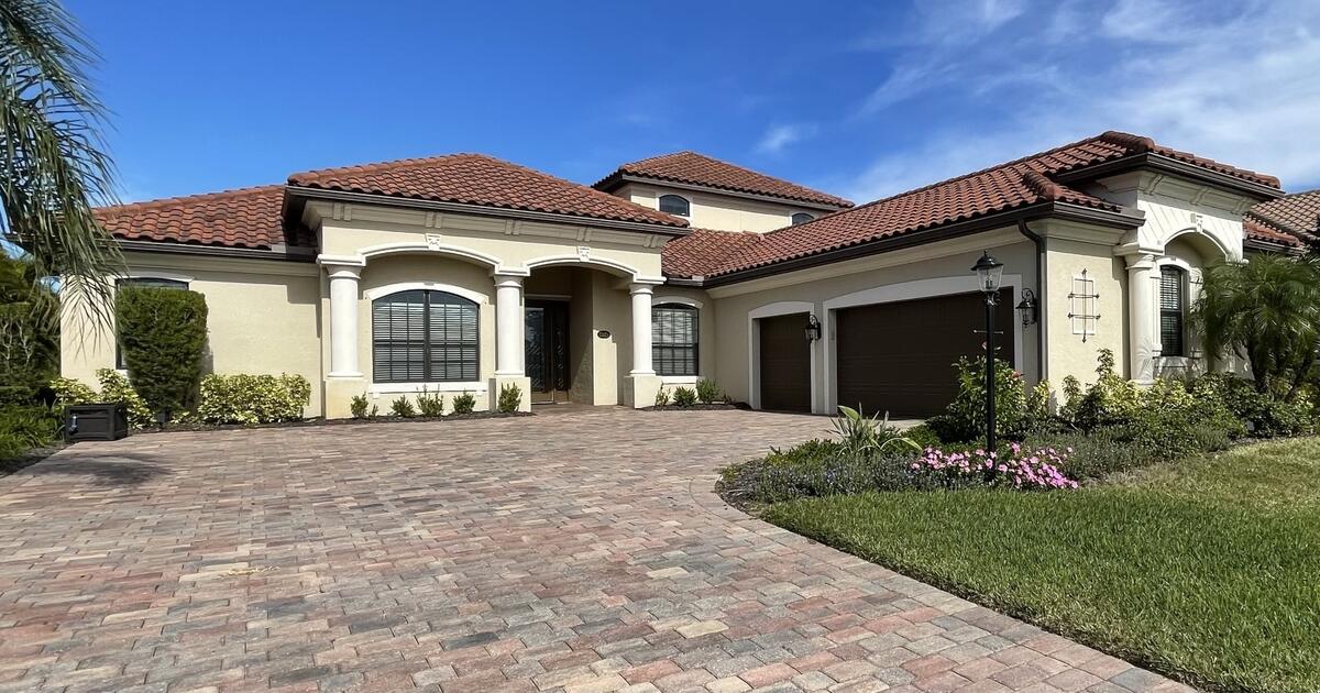 4 bed/3.5 bath home in Bridgewater Lakewood Ranch for 899000 in
