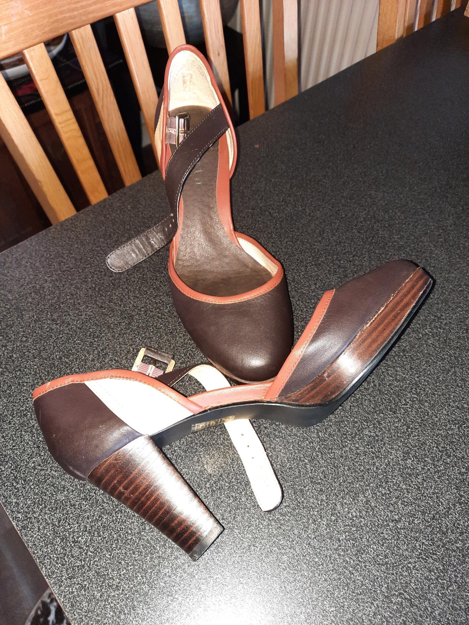 Te Koop Hakken Maat 39 Voor 15 € In Breda, NB | Gratis/Te Koop — Nextdoor