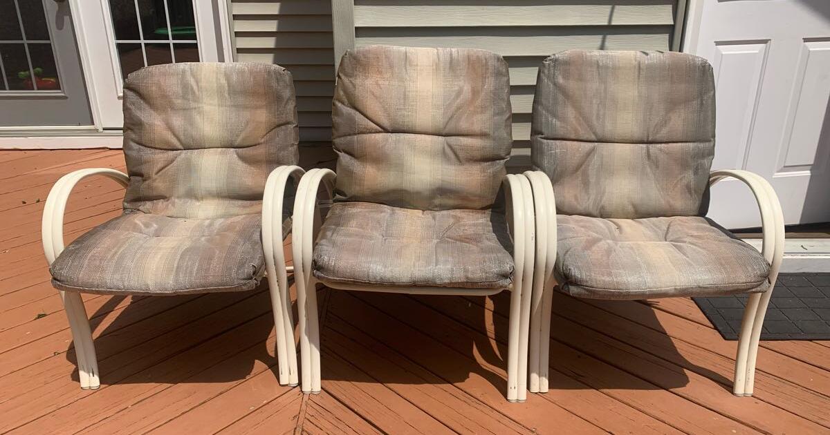 LIKE NEW OUTDOOR PATIO SET WITH CUSHIONS for 190 in Hagerstown, MD
