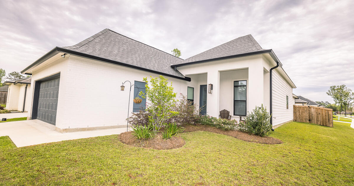 Villas at White Oak Home for Sale (Sale Pending) for 359000 in Baton