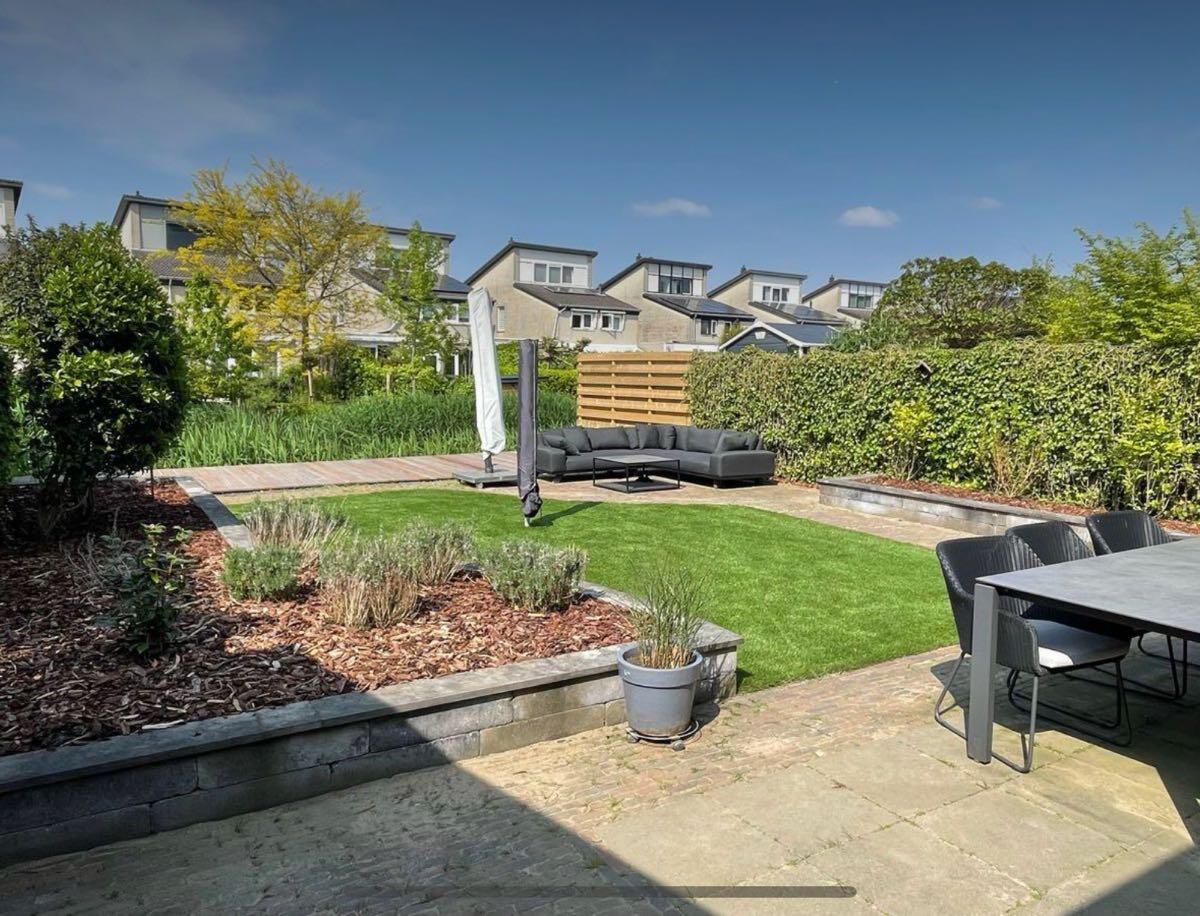 Wij zijn op zoek naar een tuinman/vrouw om onze tuin te onderhouden.