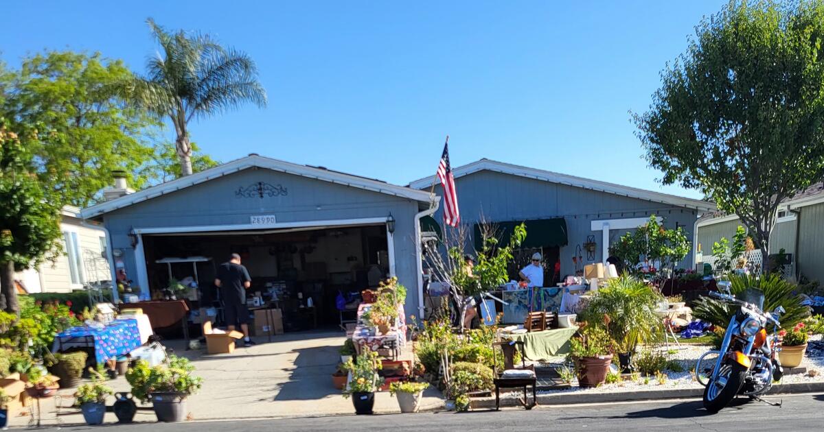 Yard Sale 28990 Calle Del Buho. Today till noon. in Murrieta, CA For