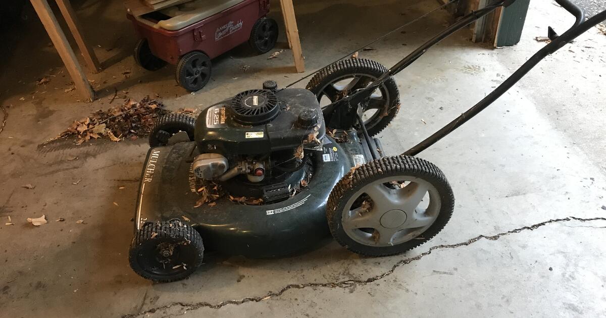 Craftsman Mulching Mower for Free in Wayzata, MN For Sale & Free