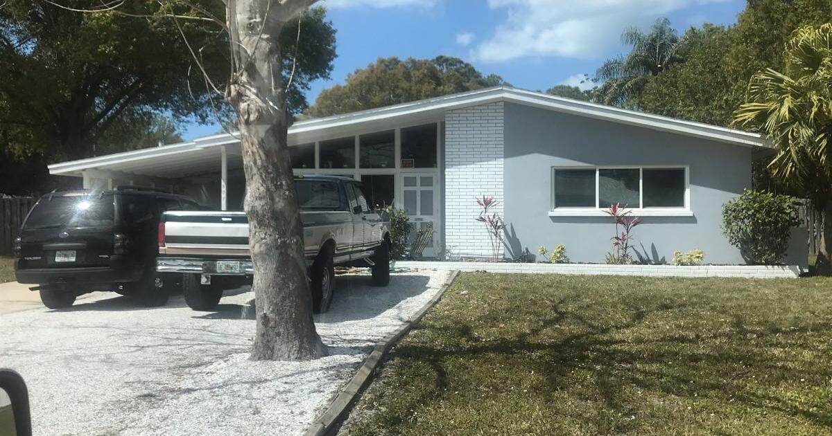 I buy houses, condos, townhomes FAST CASH in Sun City Center, FL For