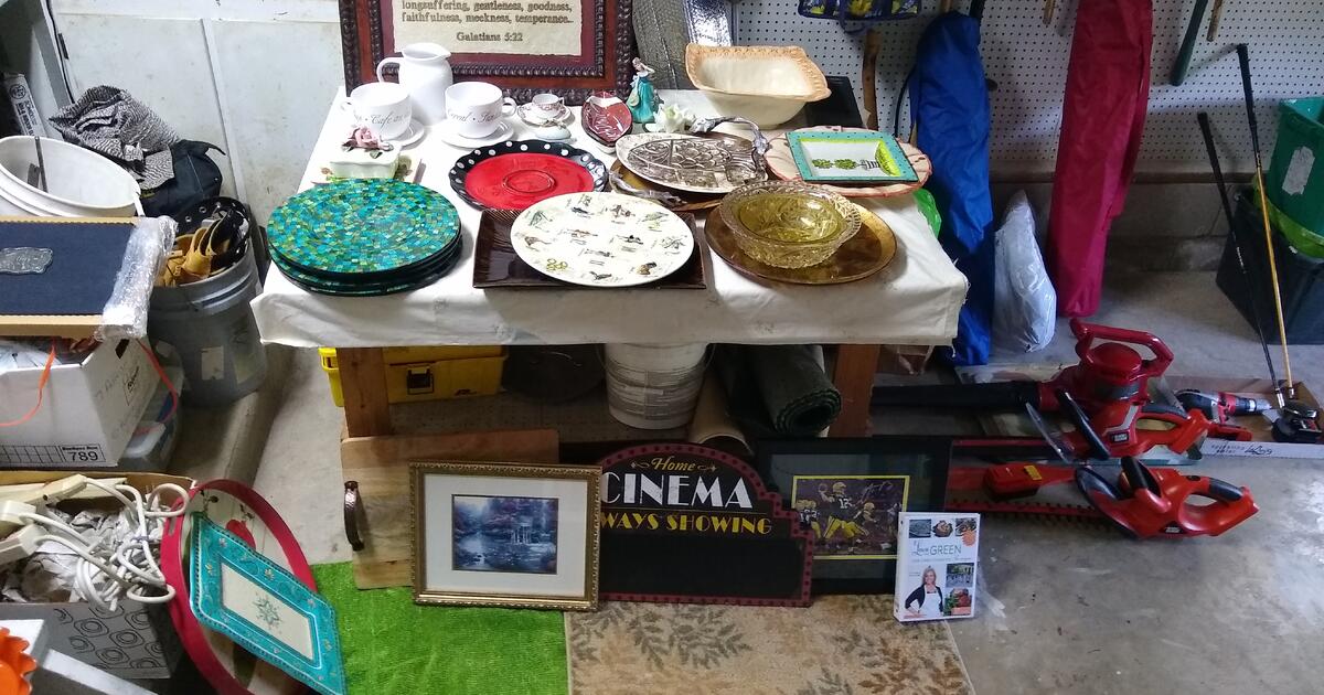 Assorted serving platters & Trays, golf 3 wood & 4 iron, different