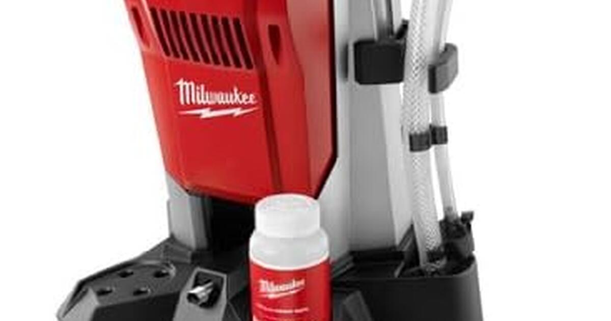 Milwaukee Airless Paint Sprayer for 30 in Pahrump, NV For Sale