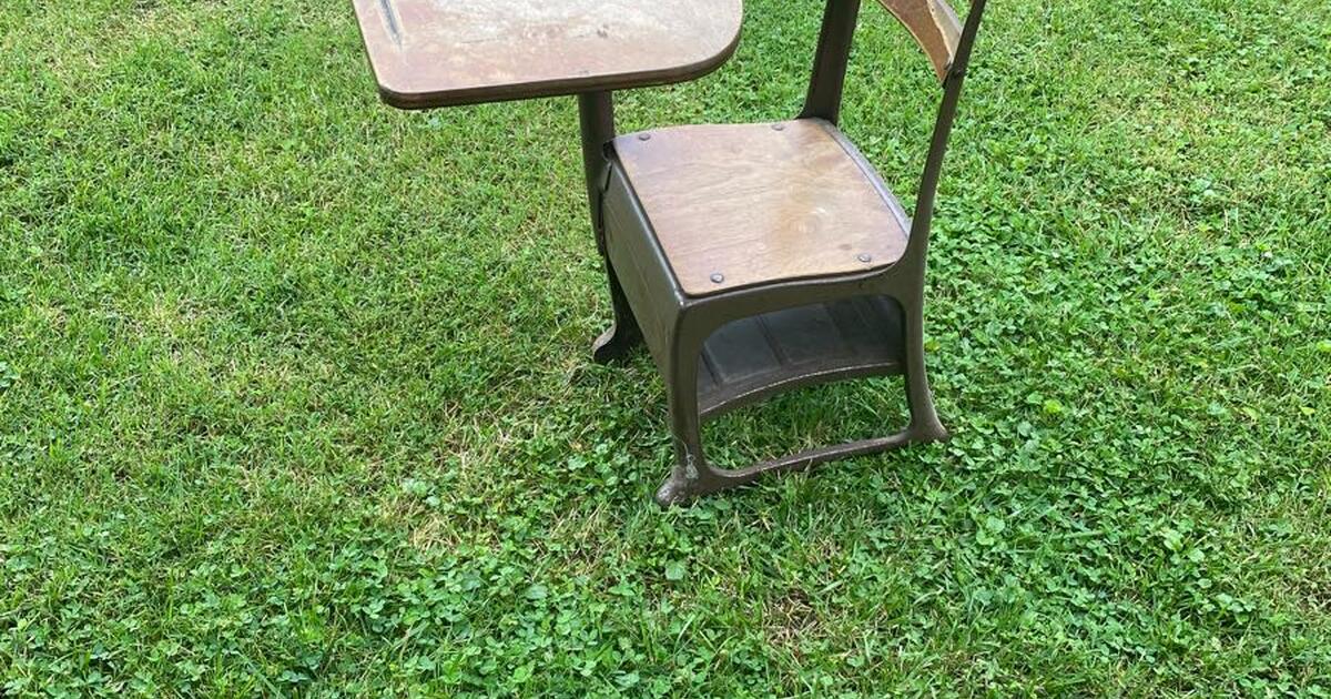 Antique school desk for 30 in Blanchester, OH For Sale & Free — Nextdoor