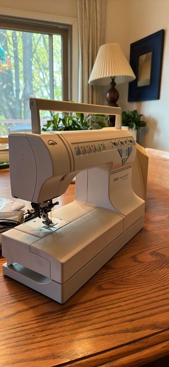 Pfaff Quilting and Sewing Machine Tiptronic 6270 for 350 in St. Paul