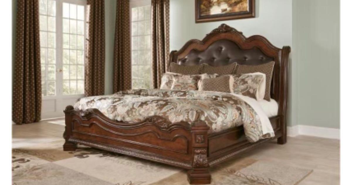 Ashley Bedroom Furniture Set In Excellent Condition for 4000 in Euless
