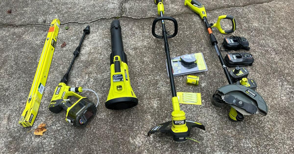 Ryobi 18 volt power cleaner blower string trimmer edger 2 batteries and