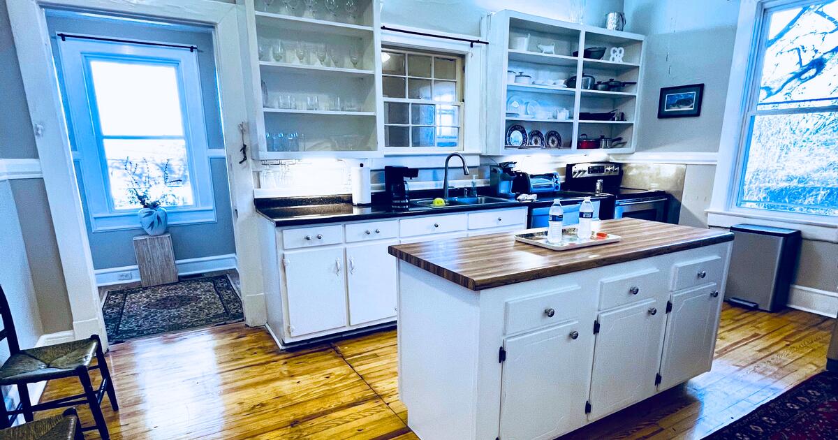 Short Term Rental 4 Bedroom 2 Bathroom for 3200 in Greenville, SC For Sale & Free — Nextdoor