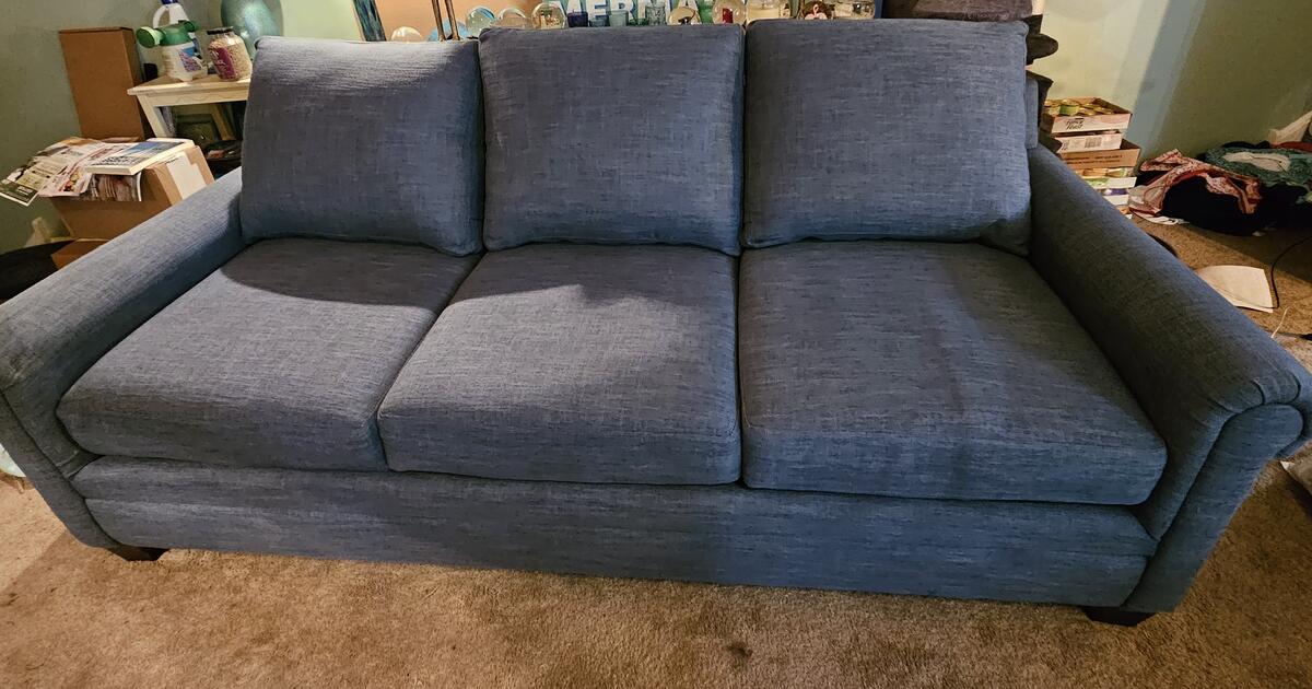 FREE!!!! Blue sofa from Bassett Furniture for Free in Telford, PA For
