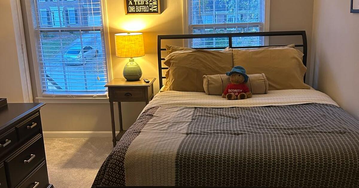 Queen Size Mattress & Boxspring with Cushion for Free in Snellville, GA