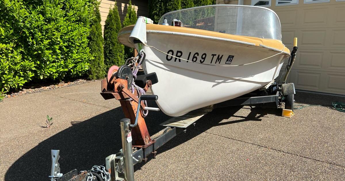Make offer Vintage Whitehouse boat and trailer 400 or trade for 400 in Albany, OR For Sale