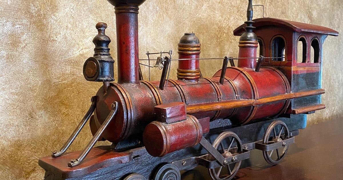 VINTAGE LEONARDO LUNA TOY TRAIN LARGE ANTIQUE TOY TRAIN CAST WOOD For Vintage leonardo luna toy train large antique toy train cast wood for
