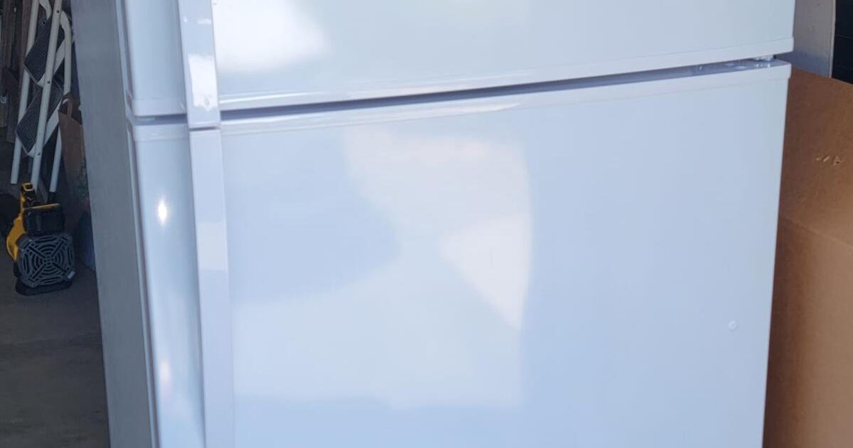 Kenmore 21 cu. ft. TopFreezer Fridge for 350 in Richmond, CA For