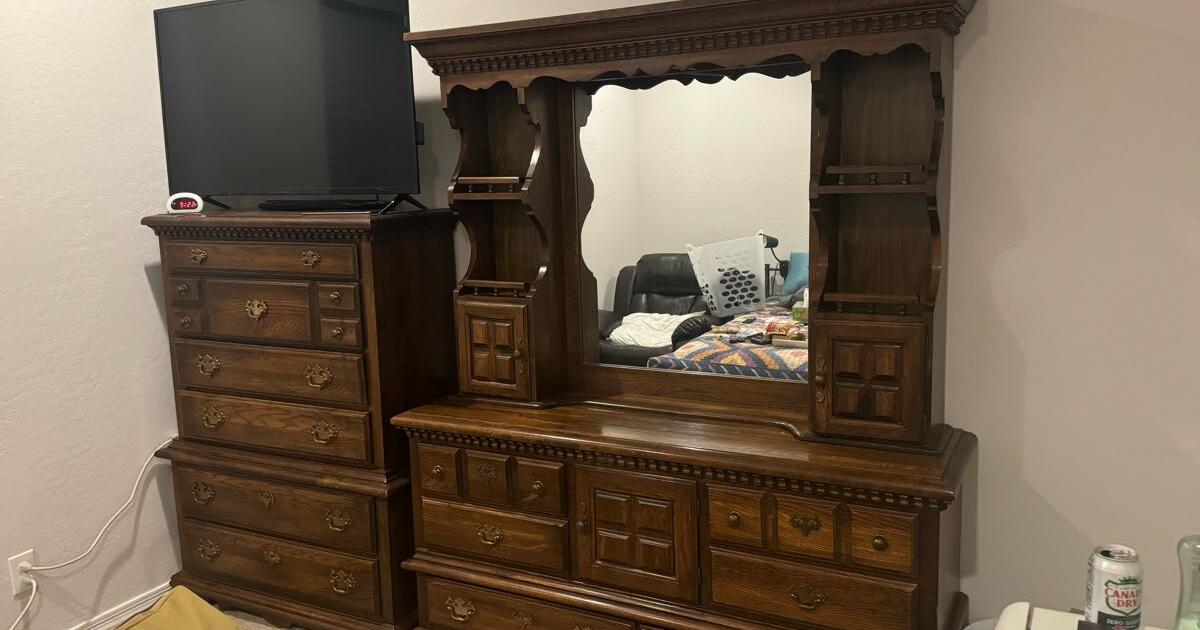 Bedroom furniture. Moving free for Free in Buckeye, AZ For Sale