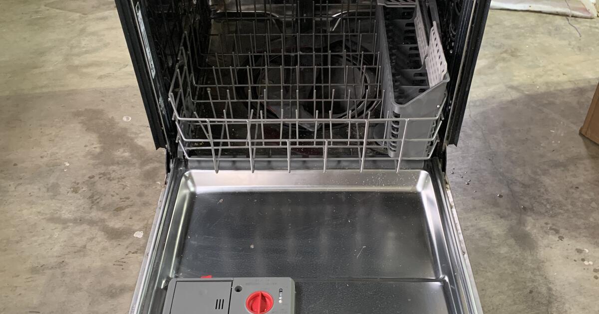 Kenmore Elite Dishwasher for Free in Greensboro, NC For Sale & Free