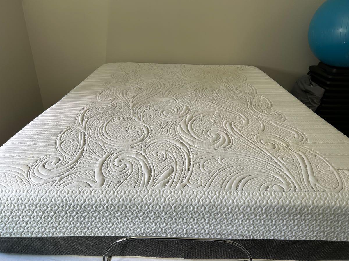 Queen sized Serta Savant Eveefeel iComfort mattress for Free in ...