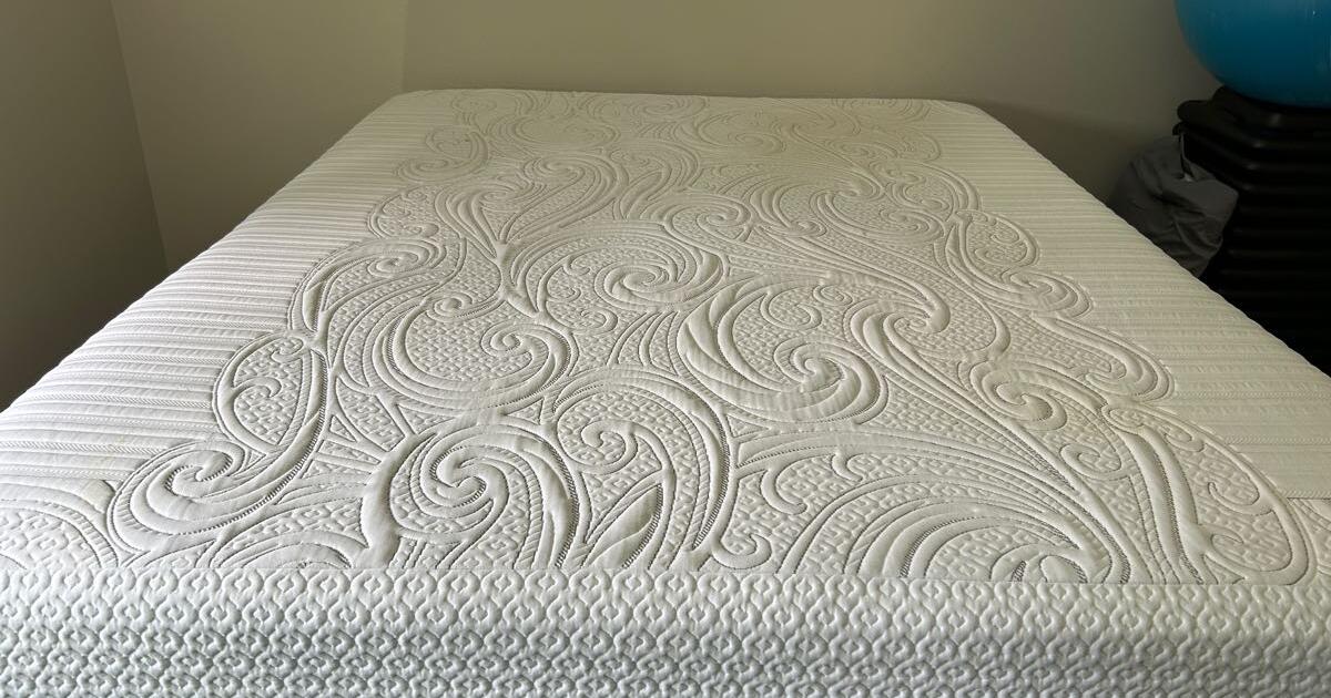 Queen sized Serta Savant Eveefeel iComfort mattress for Free in ...