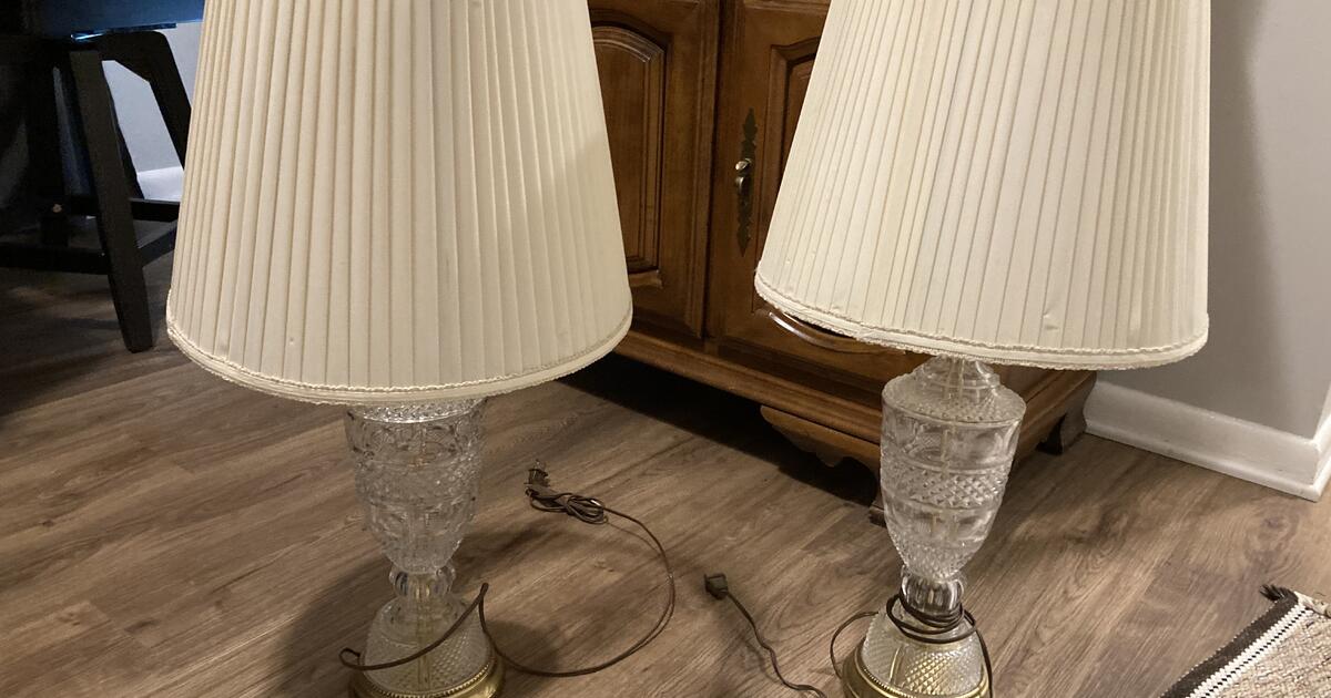 Lamps, Nice Set of Glass Lamps with Shade for 30 in Cincinnati, OH