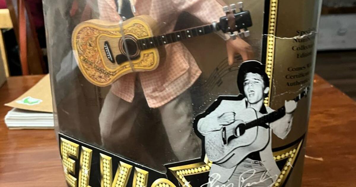 Vintage 1993 Elvis Presley “teen Idol” Doll Hasbro Commemorative