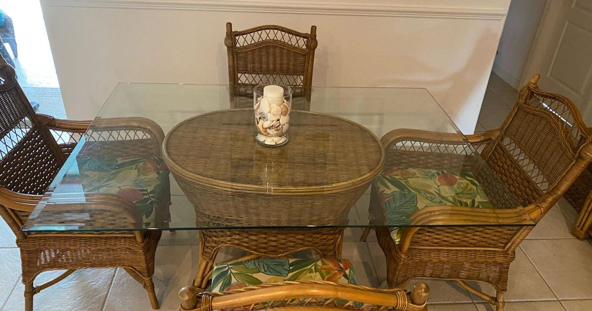 Tommy Bahama Kitchen Table with two Captain Chairs and two dining