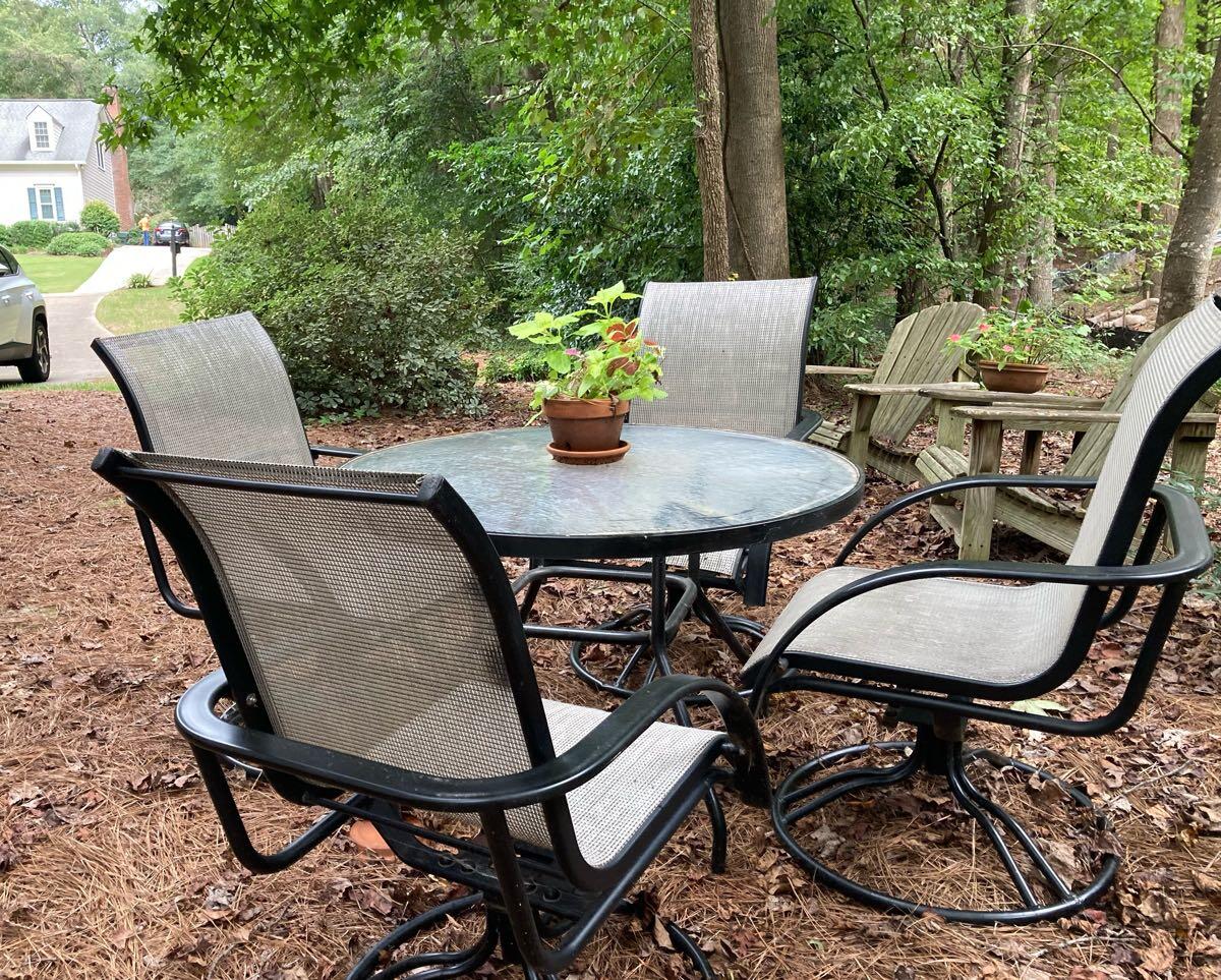 Patio Dining Table and 4 Chairs