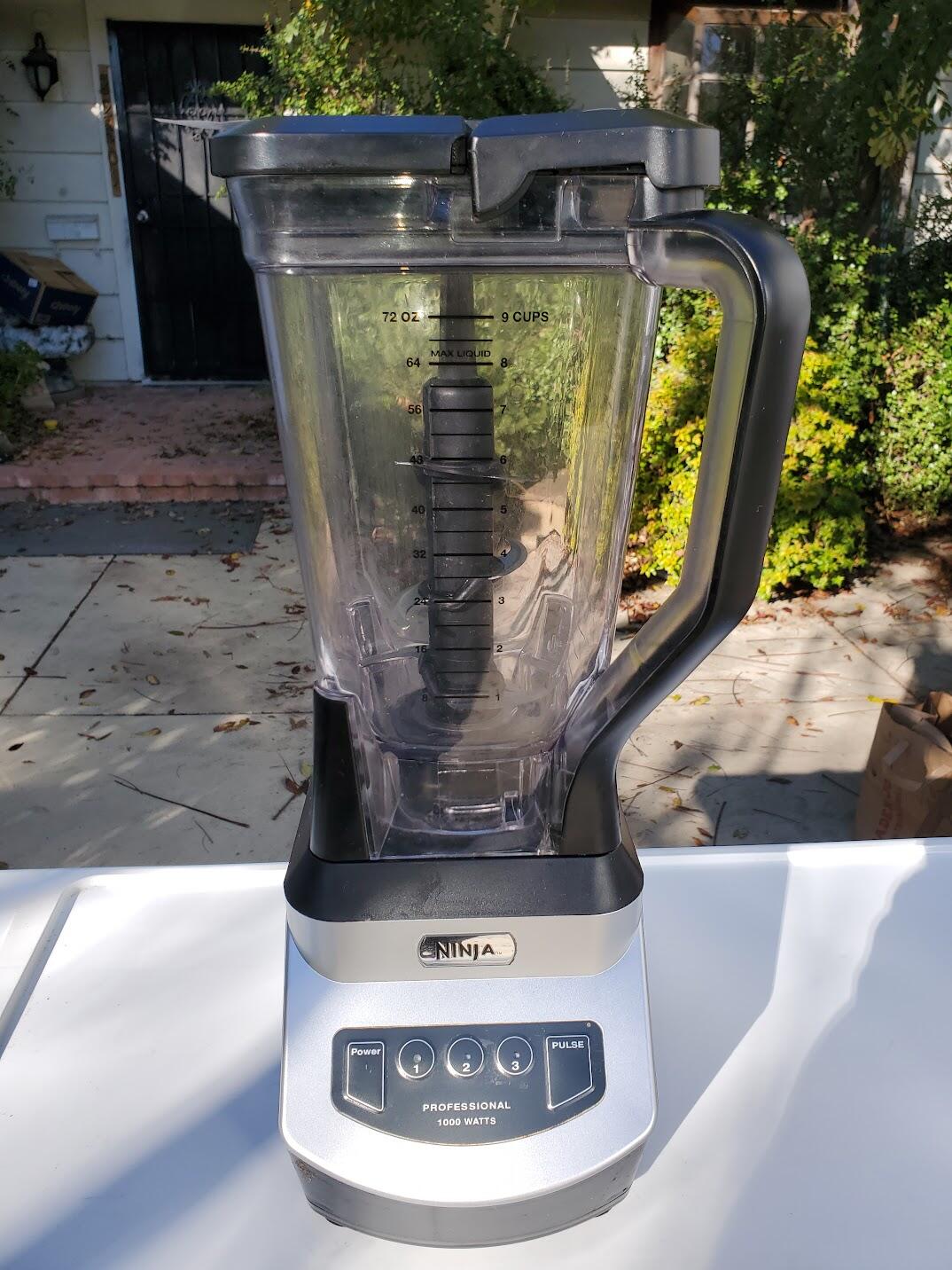 NINJA 1000 Watt Professional Blender NJ600 Silver Black 72 Oz for 50