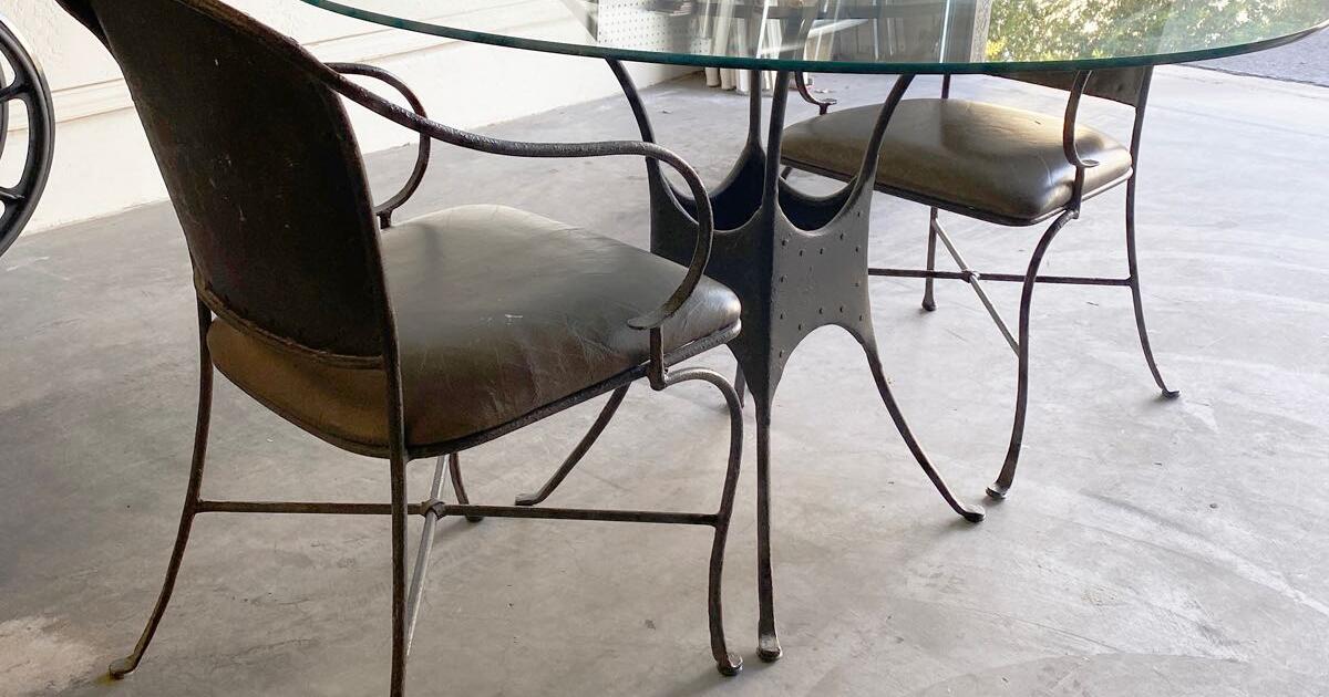 48” Round Glass Kitchen Table & Leather Chairs for 40 in Gilbert, AZ For Sale & Free — Nextdoor