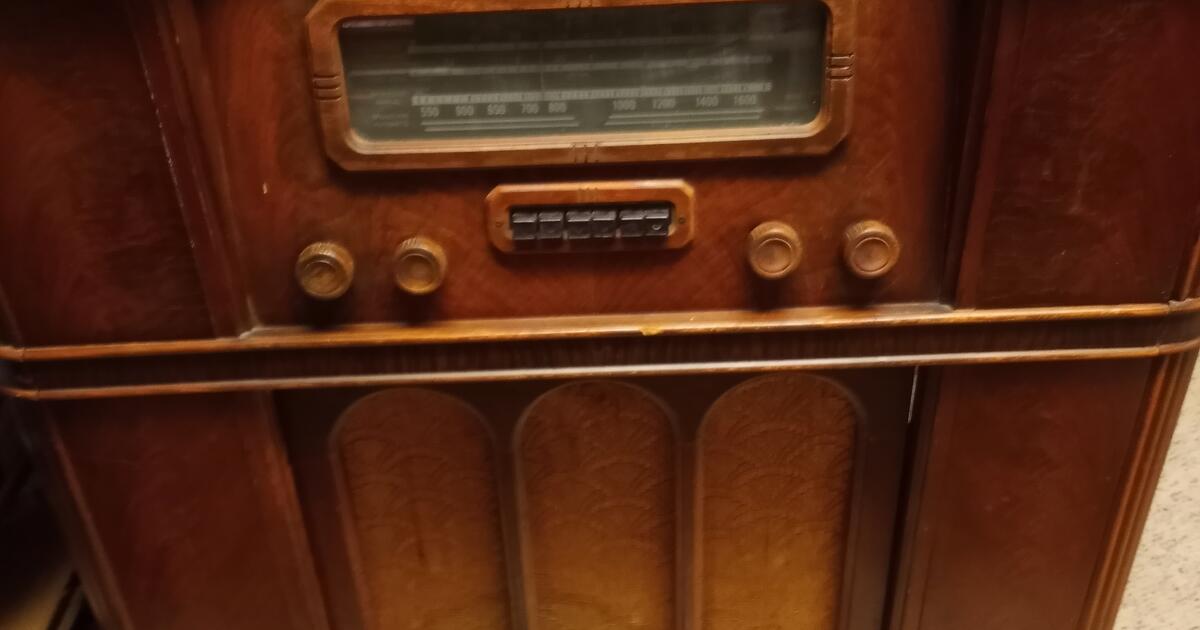 Vintage Spartan Console Radio Phonograph For $90 In Loudon, Tn 