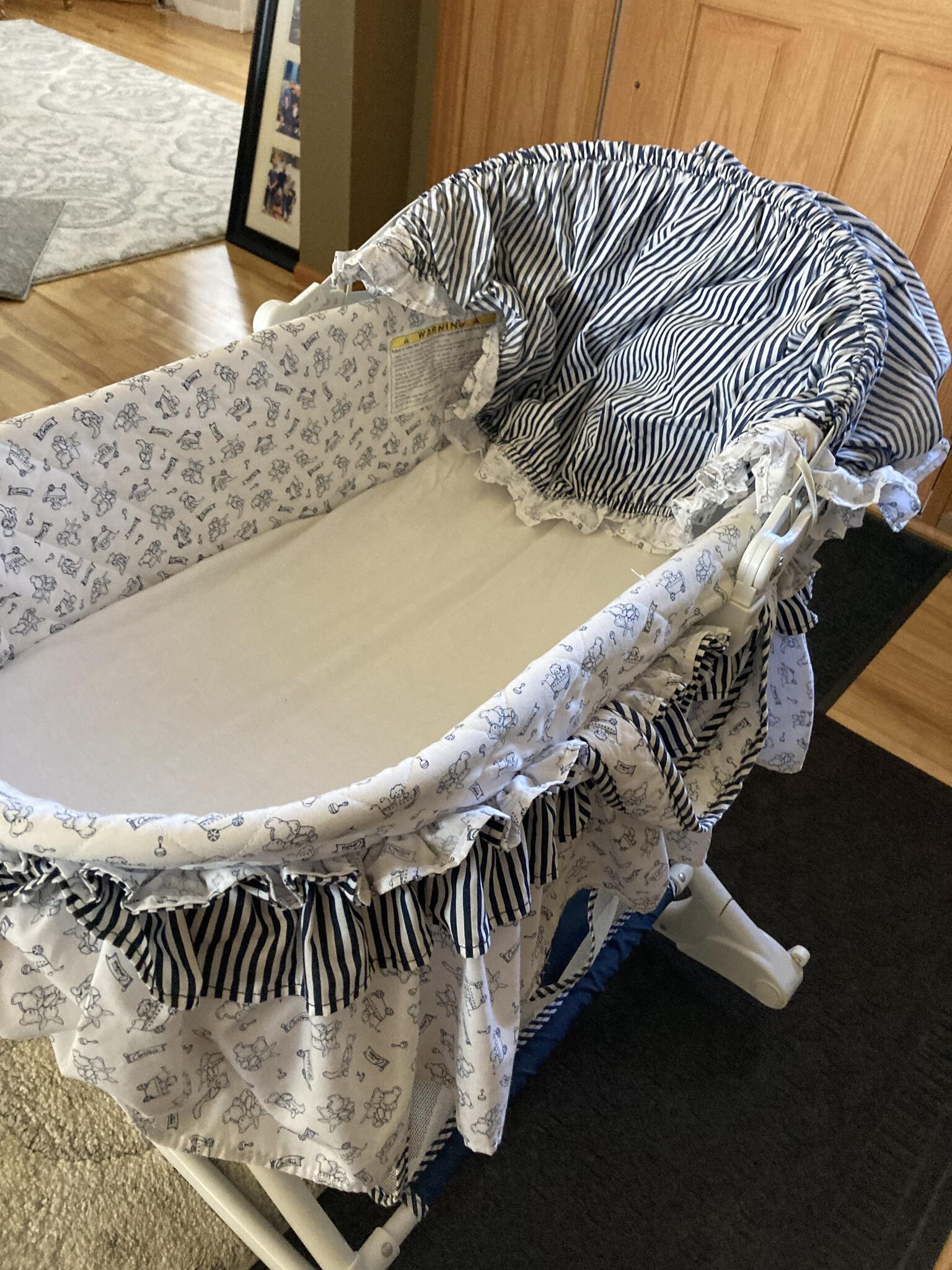 Kolcraft royal suite rocking bassinet best sale